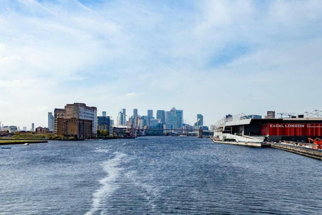 City Escape - Royal Wharf London Kültér fotó